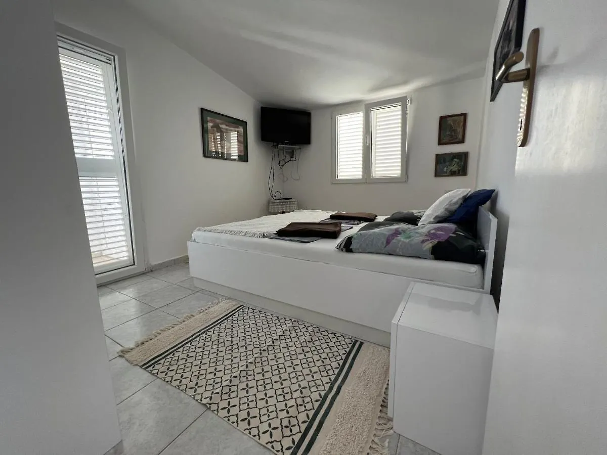 Emko Apartmens Vir Apartment